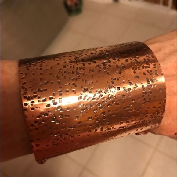 Rustic Wide Copper cuff, hand hammered, New, Handmade, 3" Wide, unisex - Picture 10 of 10
